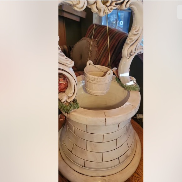 GORGEOUS & RARE EX LARGE VINTAGE  CAPODIMONTE WISHING WELL 27" X 17" - Picture 8 of 12